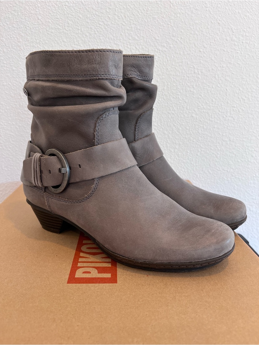 Pikolinos Brujas Gray Ankle Boots
